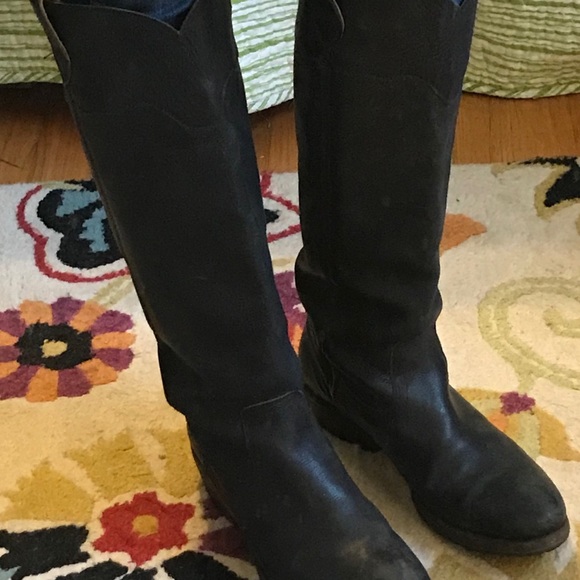 Frye Carson black distressed boot - Picture 2 of 8